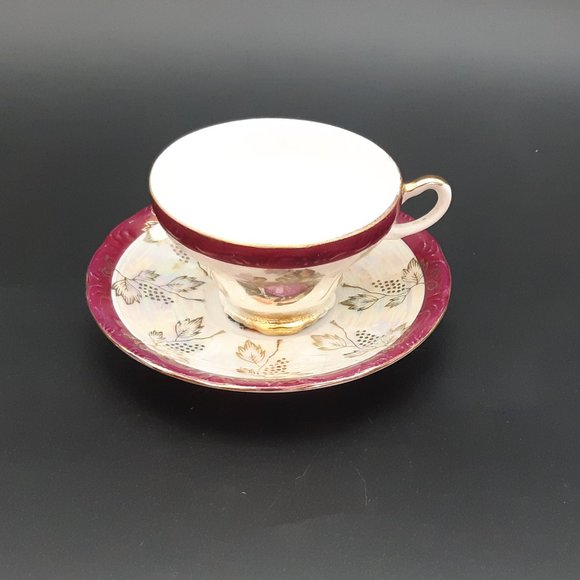 Set of 4 Teacups and Saucers - Picture 5 of 12